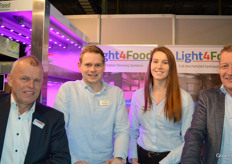 Jos Groenewegen (Maurice Kassenbouw) op de foto met Pieter Rooijakkers, Lizan Verbong en René van Haeff (Light4Food)